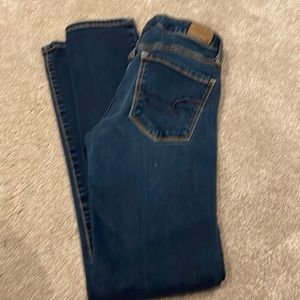 American eagle size 4 blue jeans